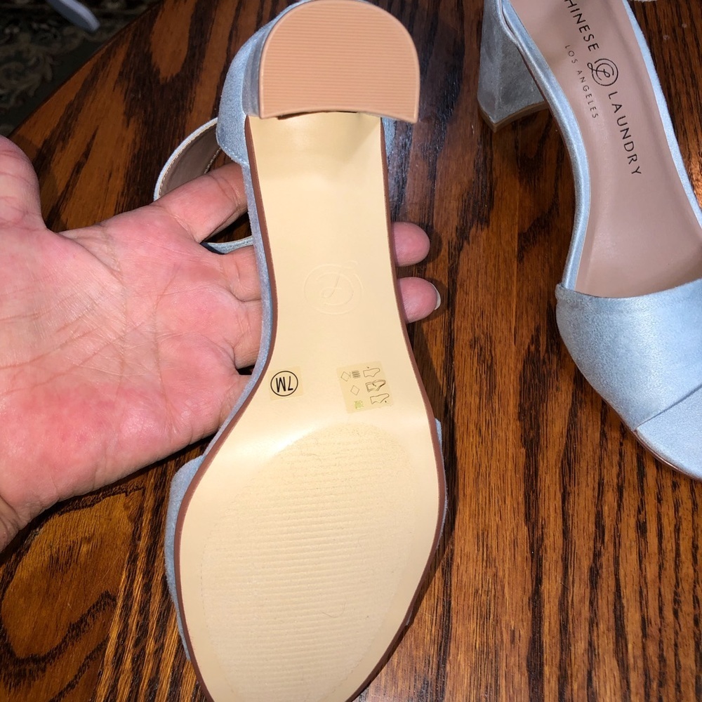 BNIB CHINESE LAUNDRY SIZE 7 SKY BLUE FINE SUEDE OPEN TOE SANDAL - Picture 3 of 5